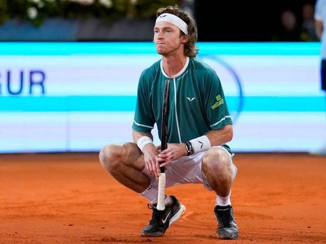 比赛中梅开 比赛中梅开